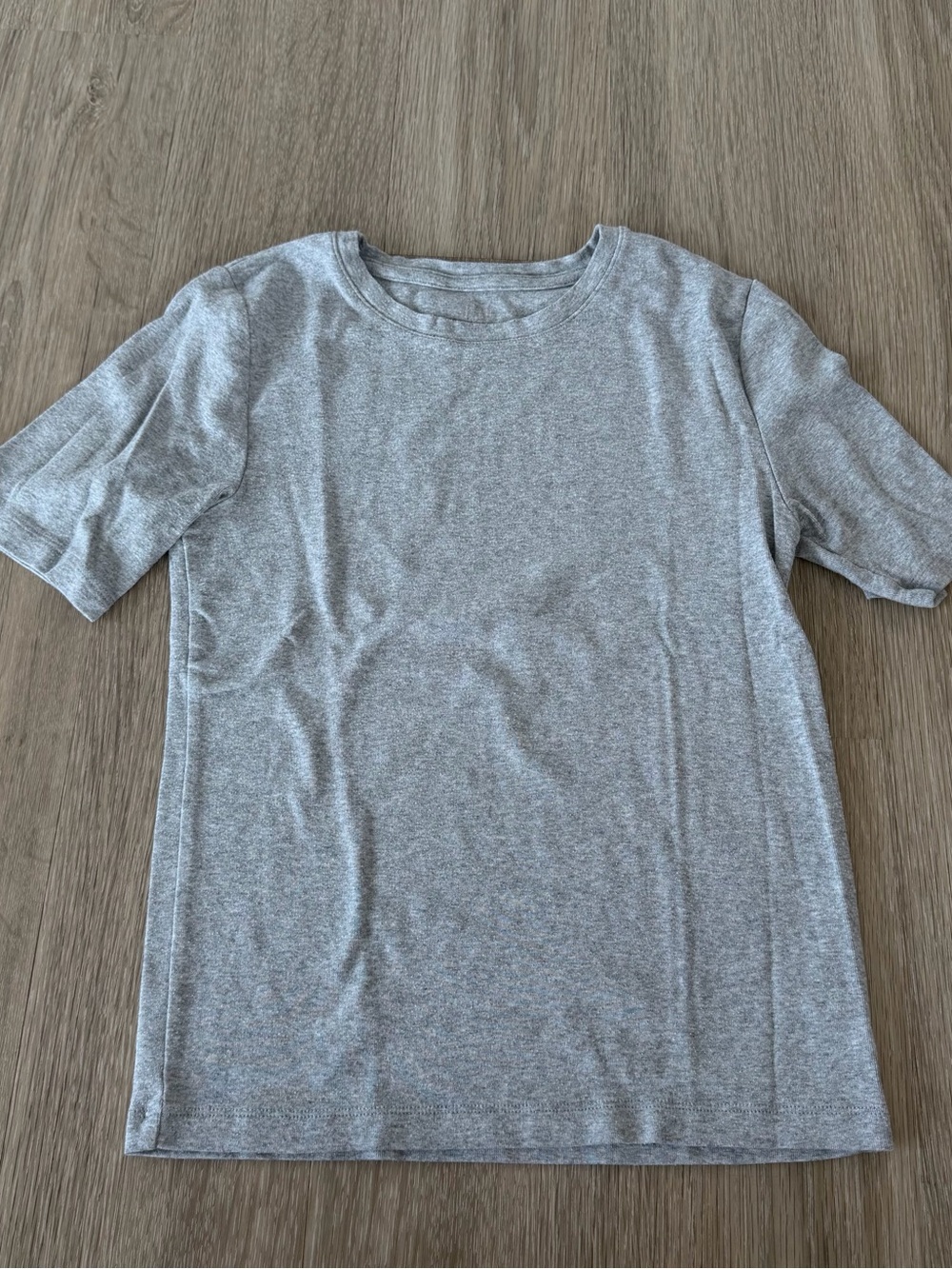 GAP Women’s Heather Gray Short Sleeve Crew Tee
